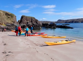 kayakers on beach, Handa